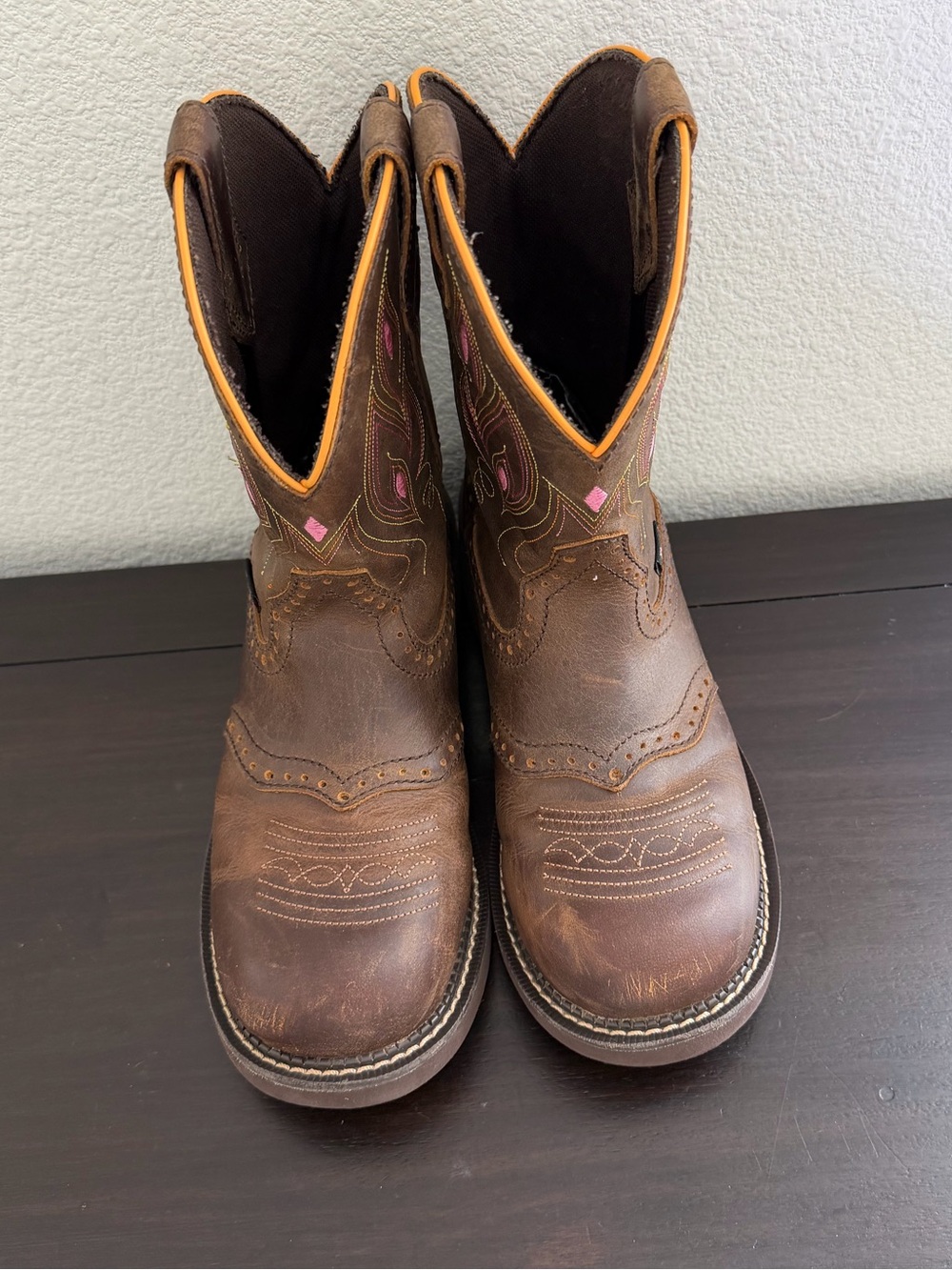 Justin Women’s Gemma Shetland Round Toe Brown Western Boots with Pink Trim